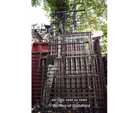 SUBSTANTIAL DECORATIVE WROUGHT IRON RAILING SECTION, 3600 X 1000