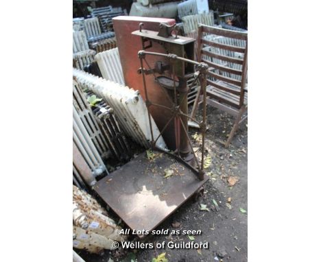 VINTAGE HEAVY DUTY PLATFORM SCALES