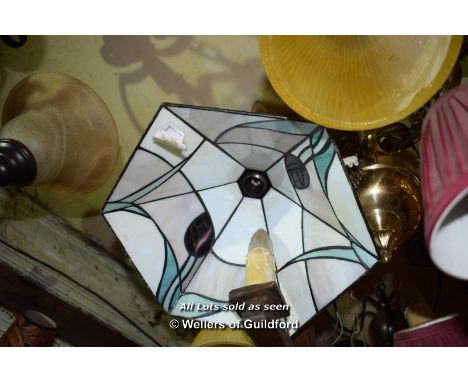 TIFFANY STYLE HANGING CEILING LIGHT