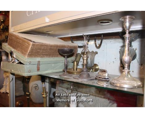 SHELF OF MIXED DECORATIVE ITEMS INCLUDING A CANDLESTICK