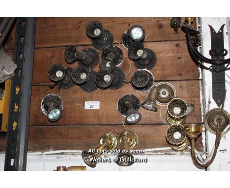 VERY LARGE QUANTITY OF MIXED LIGHT FITTINGS AND FIXTURES