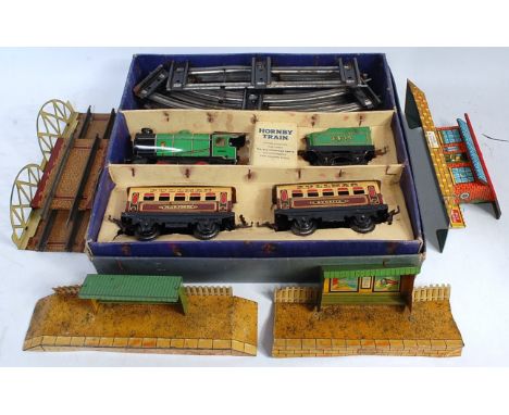 A large tray of postwar Hornby including M1 passenger set (G-BP), No. 30 goods set (F-G-BG), M Wayside station (G), non-Hornb