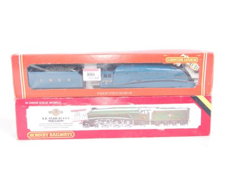 A Hornby R372 LNER blue class A4 engine and tender No. 4902 'Seagull' (G-BG) together with R350 BR green Mallard (G-BFG)