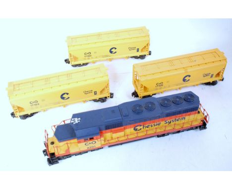 Large tray containing O gauge Lionel plastic items; two locos and six goods wagons; C&amp;O blue/orange/yellow diesel loco no