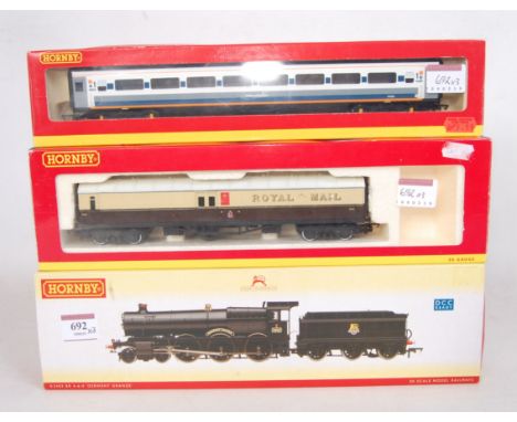 Mixed lot of Hornby R2403 BR black 'Derwent Grange' engine and tender, DCC ready (M-BM) GWR R4155 Royal Mail coach (M-BM) and