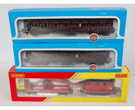 Mixed makes model railways including Hornby R859 LNER green Hunt class 4-4-0 engine and tender 'The Fitzwilliam' (G-BF), 2 Tr