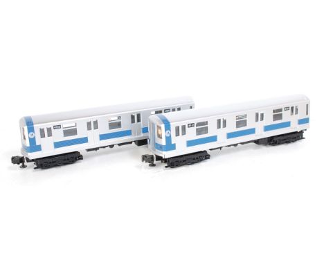 MTH - Pair suburban silver/blue New York City Metro Transport coaches 4550/4551, fitted with internal electric lighting (NM)