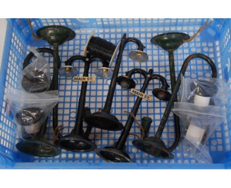 A small plastic tray containing marx American items including 2x black 'Main St' double lamp standards, a single black lamp s