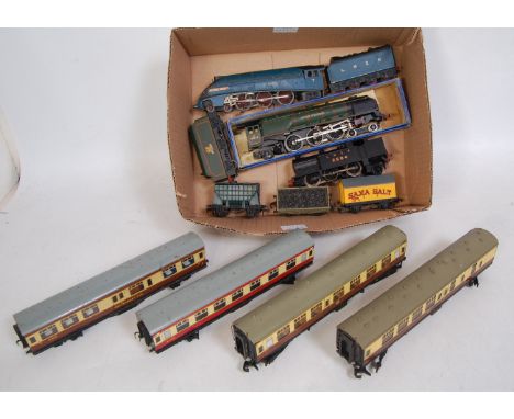 Mixed lot of Hornby Dublo LNER blue 'Sir Nigel Gresley' (F), Duchess of Montrose (G), and black 0-6-2 tank engine, possibly r