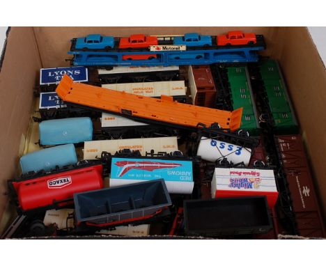 Box of mixed make loose wagons Hornby, Airfix, Bachmann and others 30+ (G)