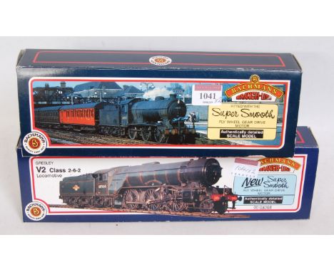 Bachmann 31-850 LNER lined black class J3G engine and tender (NM-BNM), together with 31-555 LNER Darlington green class V2 en