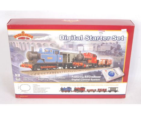 A Bachmann 30-040 'Digital Starter Set' appears complete, crush damage to one end of box (G-BD)