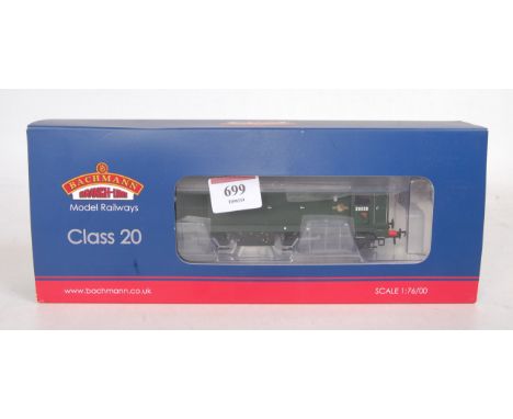 A Bachmann 32-044 English Electric type 1 (class 20) Bo-Bo diesel locomotive, BR green No. D8028 with instructions DCC ready 