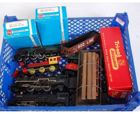 Tray of non UK outline items, Triang Davy Crockett engine and tender box for loco only (G-BP), 2 TC series 'Hiawatha' type en