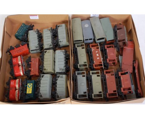 2 trays containing 29 Wrenn and Hornby Dublo mostly plastic wagons including 2 'Fisons', Preswin, 4 Presflow, 7 grain hopper,