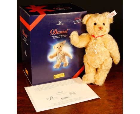 A Steiff (Germany) EAN 667718 Daniel - The 2004 Swarovski teddy bear, light blonde, trademark Swarovski/Steiff Xilon stone as