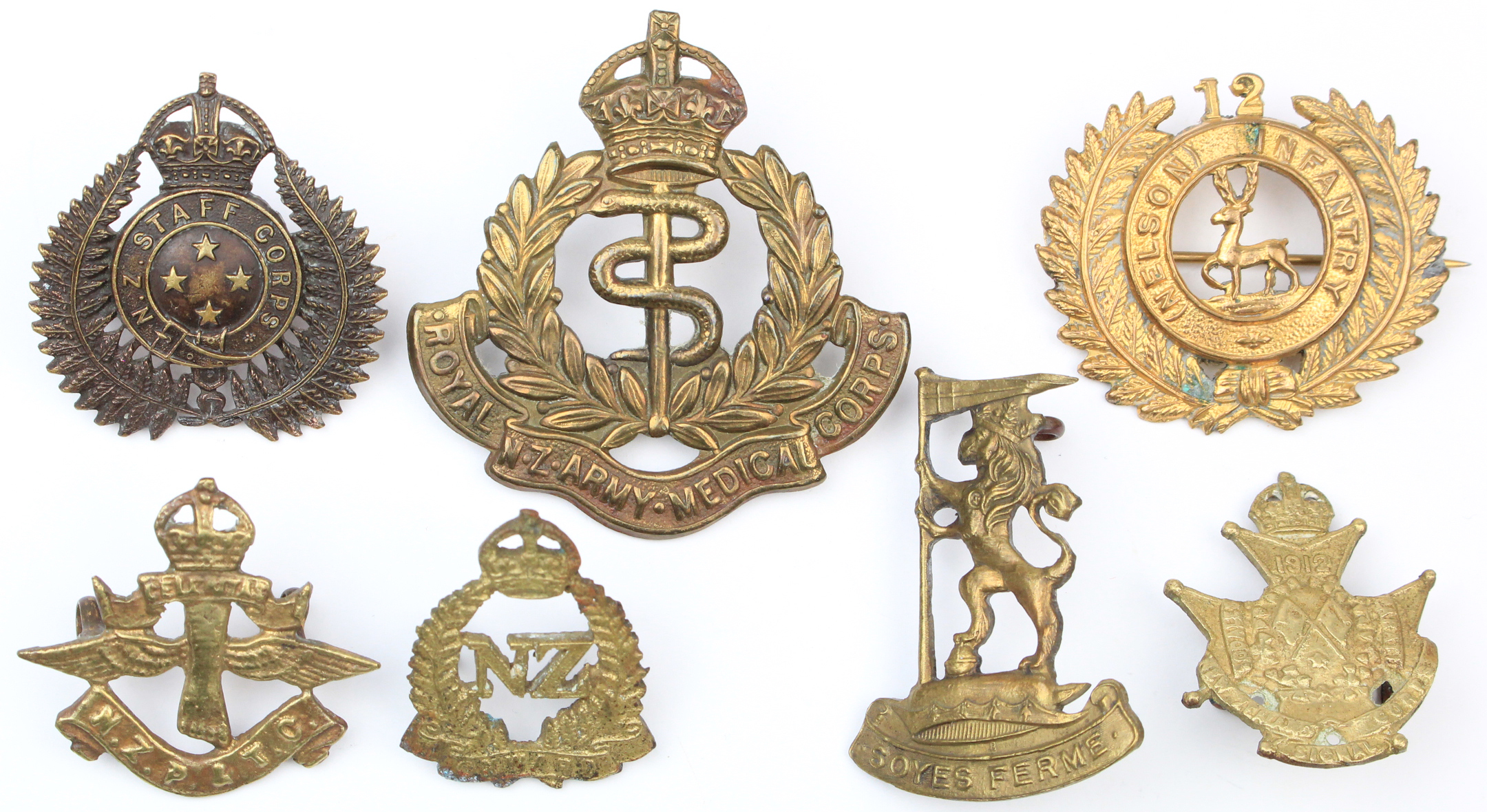 Badges - 7 - original New Zealand, comprising 4 hat and 3 collars.