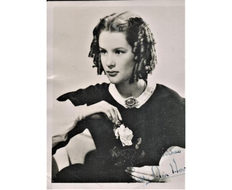 Sally Ann Howes vintage 5x4 black and white photograph. Howes is an English actress and singer whose career on stage, screen,