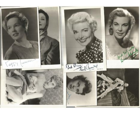 TV Film Actresses vintage signed photo collection. 30+ mainly 6 x 4 inch b/w photos. Good selection including Peggy Cummins, 