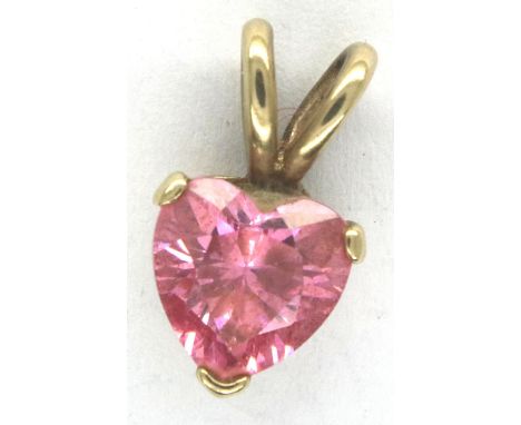 9ct gold pink sapphire heart pendant, H: 10 mm, 1.1g. P&amp;P Group 1 (£14+VAT for the first lot and £1+VAT for subsequent lo