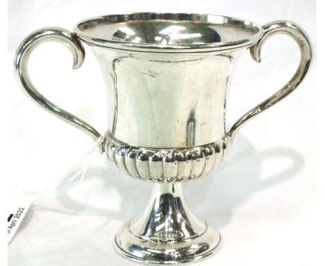 925 silver twin handled trophy, 112g, no inscription. P&amp;P Group 1 (£14+VAT for the first lot and £1+VAT for subsequent lo