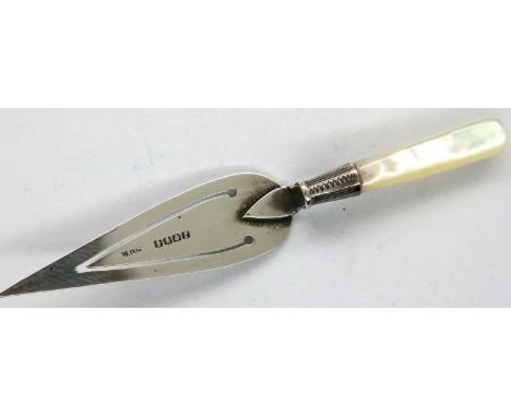 Silver bookmark in form of builders trowel with mother of pearl handle hallmarked Glasgow 1928. P&amp;P Group 1 (£14+VAT for 