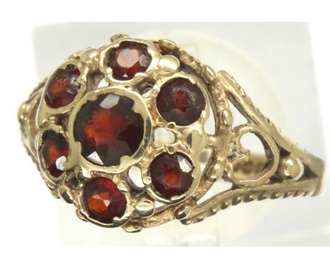 9ct gold dress ring set with a cluster of seven garnets, size N/O, 2.4g. P&amp;P Group 1 (£14+VAT for the first lot and £1+VA