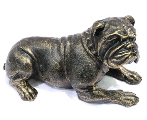 A bronzed cast iron recumbent bulldog, L: 25 cm. P&amp;P Group 3 (£25+VAT for the first lot and £5+VAT for subsequent lots) 