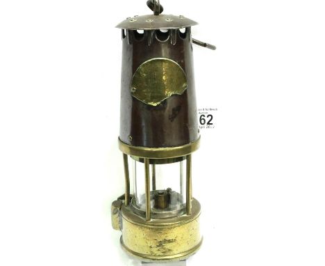 Eccles brass Protector mining lamp, type 6, M&amp;Q, H: 25 cm. P&amp;P Group 2 (£18+VAT for the first lot and £3+VAT for subs