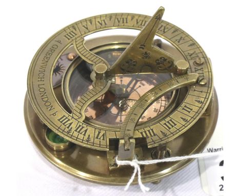 Brass sundial and compass signed Greenwich London. P&amp;P Group 1 (£14+VAT for the first lot and £1+VAT for subsequent lots)