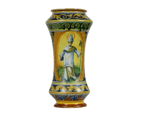 in maiolica invetriata . decorato da medaglione centrale raffigurante vescovo. retro decorato a motivo fogliaceo  la particol