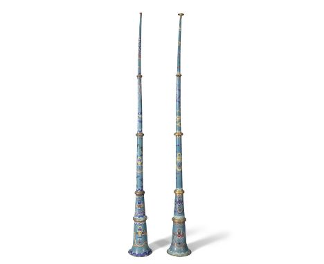 A NEAR PAIR OF MING STYLE CLOISONNE ENAMEL ‘DRAGON’ TIBETAN TRUMPETS, DUNG-CHEN China, Late Qing Dynasty to Republic / Minguo