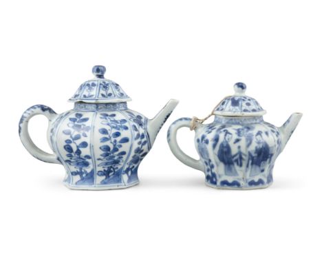 A GROUP OF TWO (2) BLUE AND WHITE PORCELAIN LIDDED TEAPOTSChina, Qing Dynasty, Kangxi periodBoth facetted, a bigger one and a