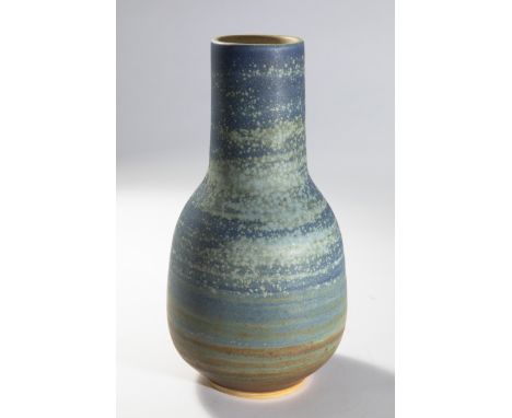 Antoni Cumella, VaseAntoni Cumella1979Vase. 1979. Steinzeug. Matte mehrtonig blaue, partiell grüne, partiell braune Glasur mi