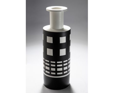 Ettore Sottsass, Bitossi, Große VaseEttore SottsassBitossi, MontelupoGroße Vase. Steinzeug, geometrisches Dekor in Schwarz un