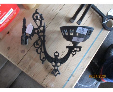 ORNATELY CAST WALL LAMP BRACKET, HEIGHT APPROX 30CM