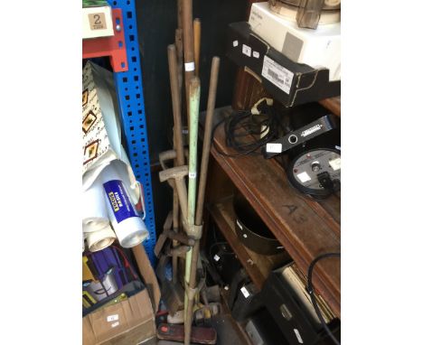 2 bundles of garden tools 