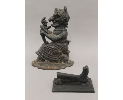 A cast iron Punch and Judy door stop, and a boot form door knocker. The former 26.5 cm high. 