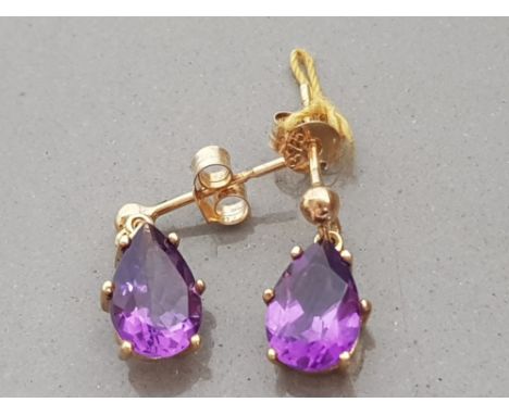 9CT YELLOW GOLD PEAR SHAPE AMETHYST DROP EARRINGS, 1.5G