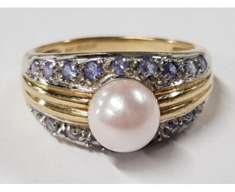 LARGE 9CT GOLD PEARL AND TANZANITE RING SIZE T, 4.9G