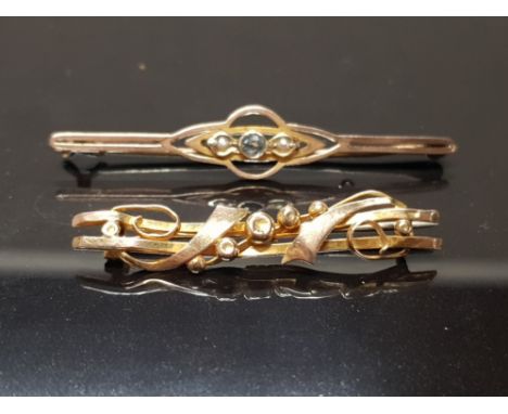 TWO 9CT YELLOW GOLD BROOCHES ONE WITH BLUE STONE AND SEED PEARL BOTH STAMPED 9CT 4.5G GROSS