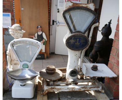 2 sets of grocers scales to include Avery