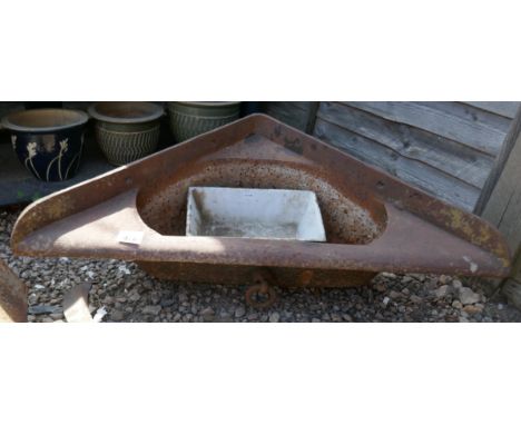 Heavy cast corner trough &amp; smaller square trough