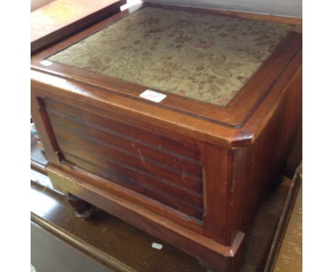 MAHOGANY BOX COMMODE