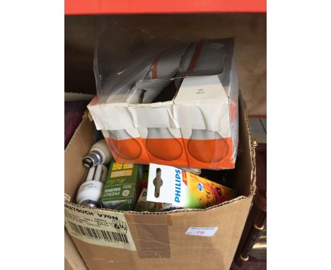 2 BOXES OF LIGHT BULBS