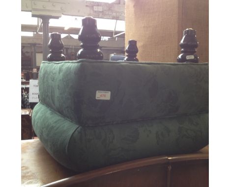 GREEN POUFFE