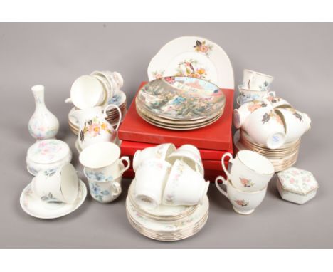 A group of ceramics to include boxed cabinet plates, Coalport pin dish, Aynsley six place tea service, Mikado Marlborough and