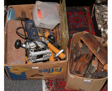Two boxes of tools to include FFRM FBF - 6E router, smoothing planes, circular saw blades, wood rebate planes etc.