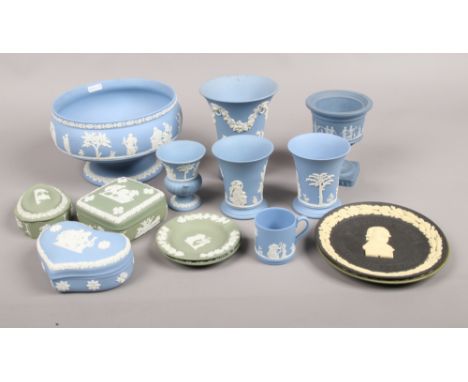 A collection of Wedgwood ceramics to include pedestal bowl, trinket dishes, vases etc.