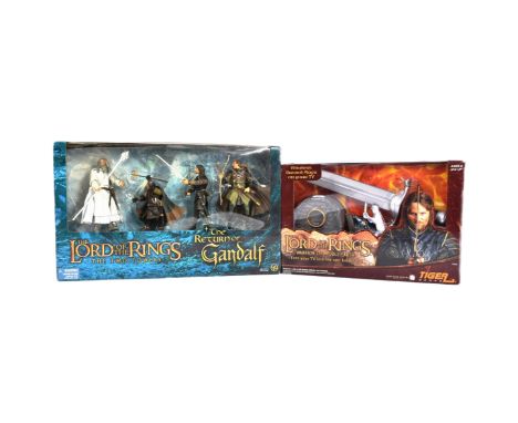 Lord Of The Rings - two boxed LOTR Lord Of The Rings action figure playsets comprising; Toybiz ' The Return of Gandalf ' x4 p